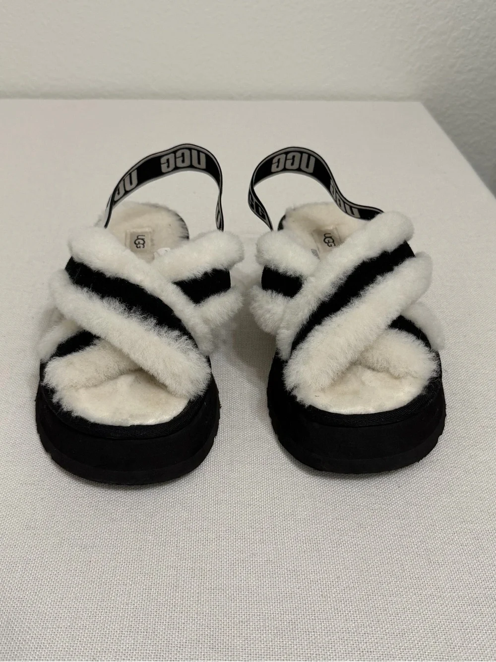 UGG Womens Disco Cross Fuzzy Platform Slide Sandal 10
